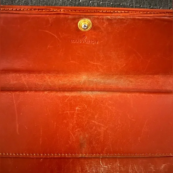Vintage authentic Louis Vuitton Epi leather wallet - Picture 8 of 9
